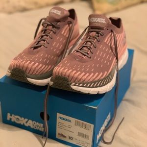 HOKA Clifton 5: size 10 women’s